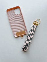 將圖片載入圖庫檢視器 Phone Wrist Strap - wavy checkerboard