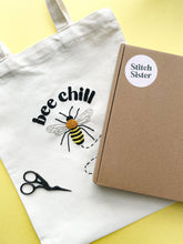 將圖片載入圖庫檢視器 Bee Chill Tote Bag Kit
